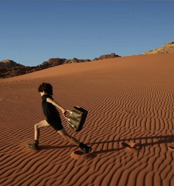 LV / A LA POURSUITE DU RÊVE